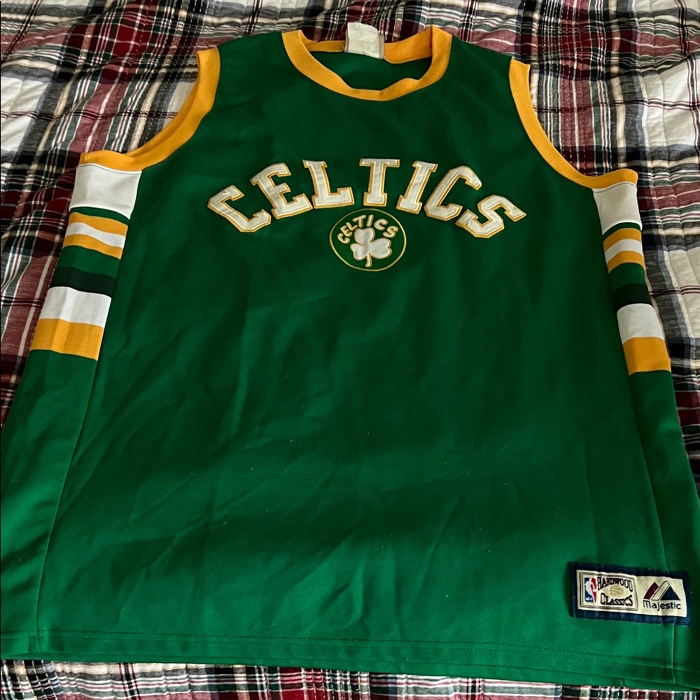 Vintage Hardwoid Clasdics  Celtics Basketball Jersey. L/XL